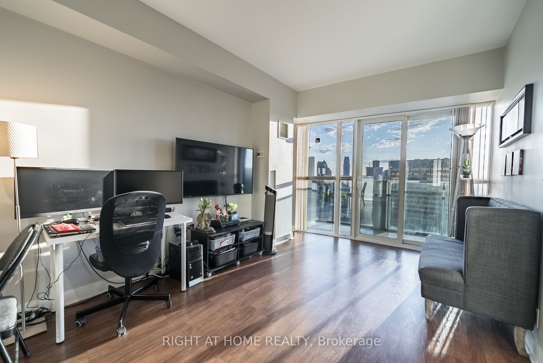 60 Absolute Ave 4 Property Photo 7
