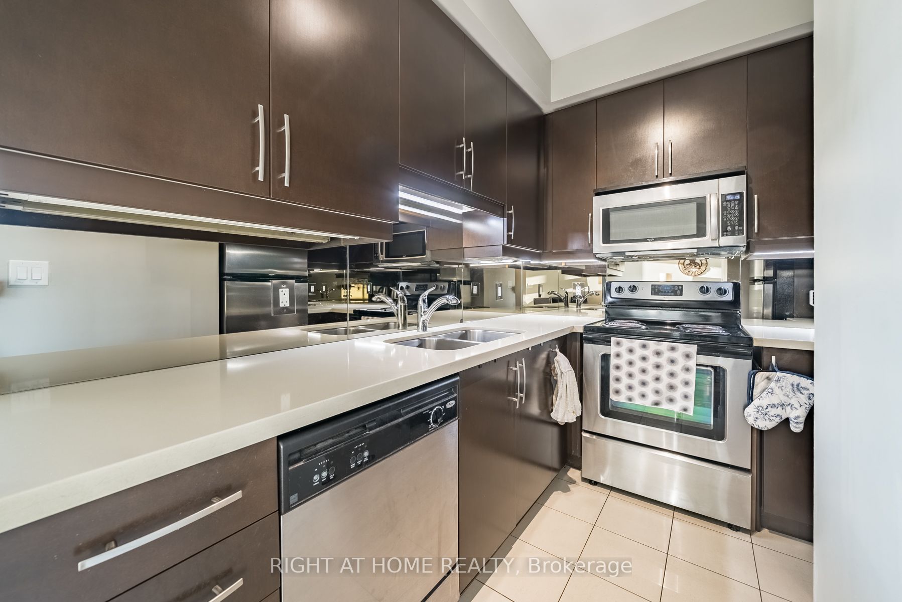 60 Absolute Ave 4 Property Photo 13