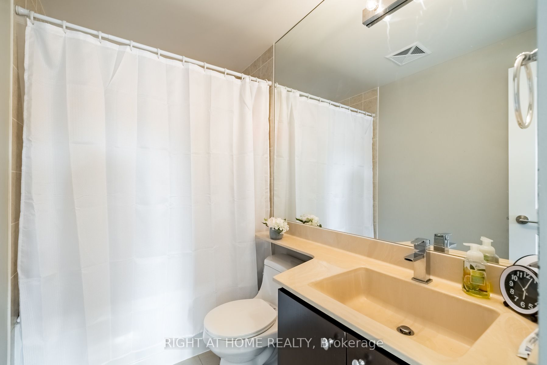 60 Absolute Ave 4 Property Photo 15