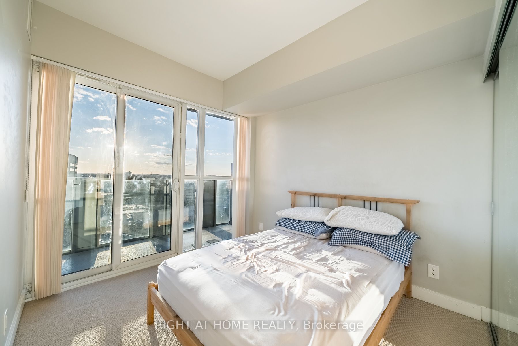 60 Absolute Ave 4 Property Photo 19
