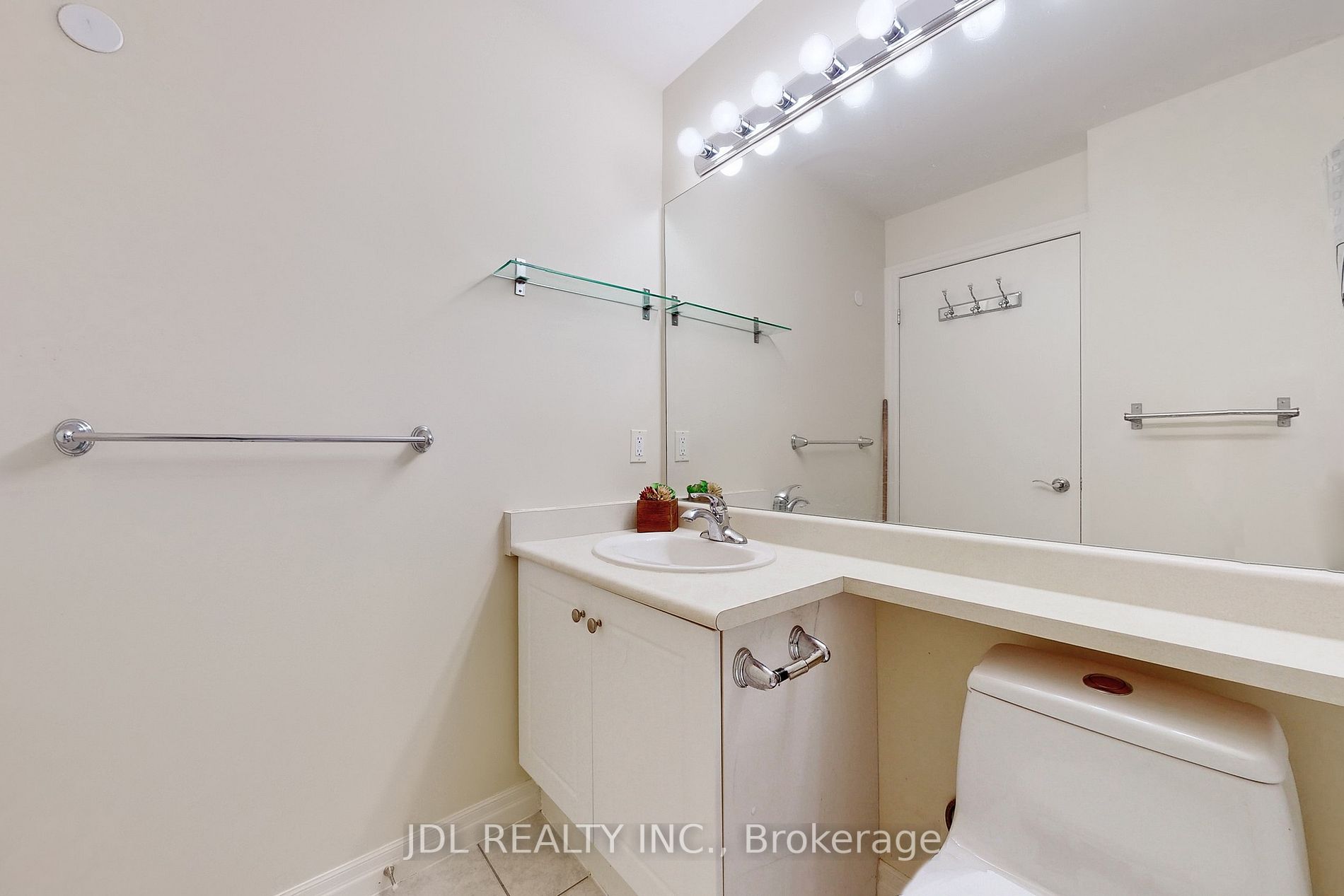 1359 Rathburn Rd E 13 Property Photo 17