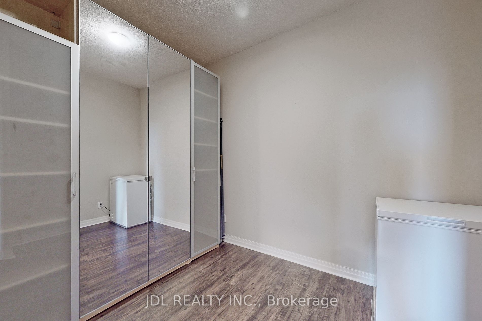 1359 Rathburn Rd E 13 Property Photo 18