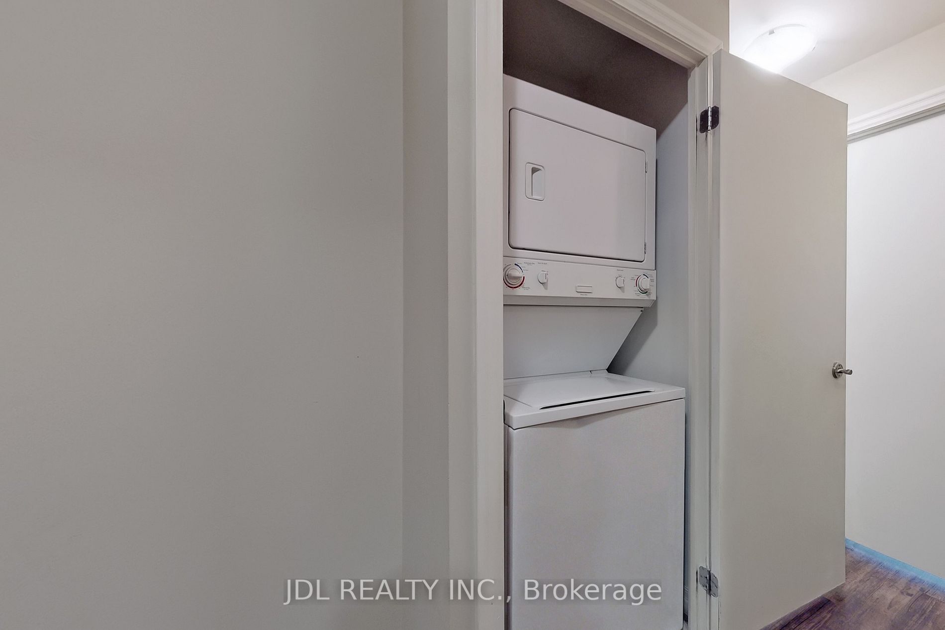 1359 Rathburn Rd E 13 Property Photo 21