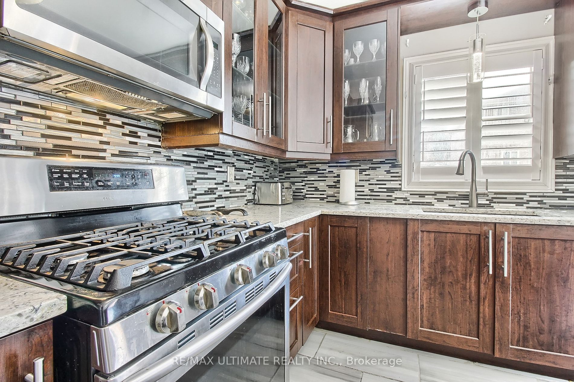 559 Avonwick Ave Property Photo 9