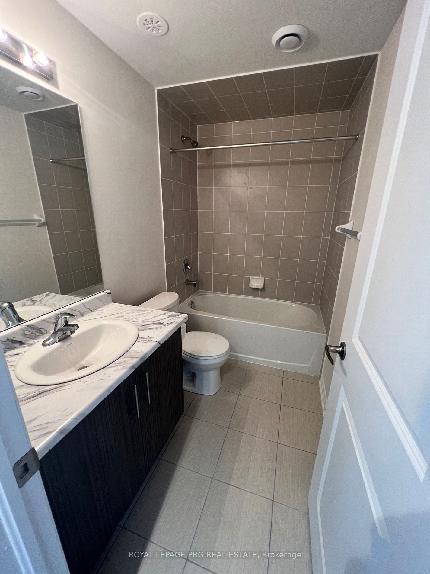 30 Halliford Pl Property Photo 4