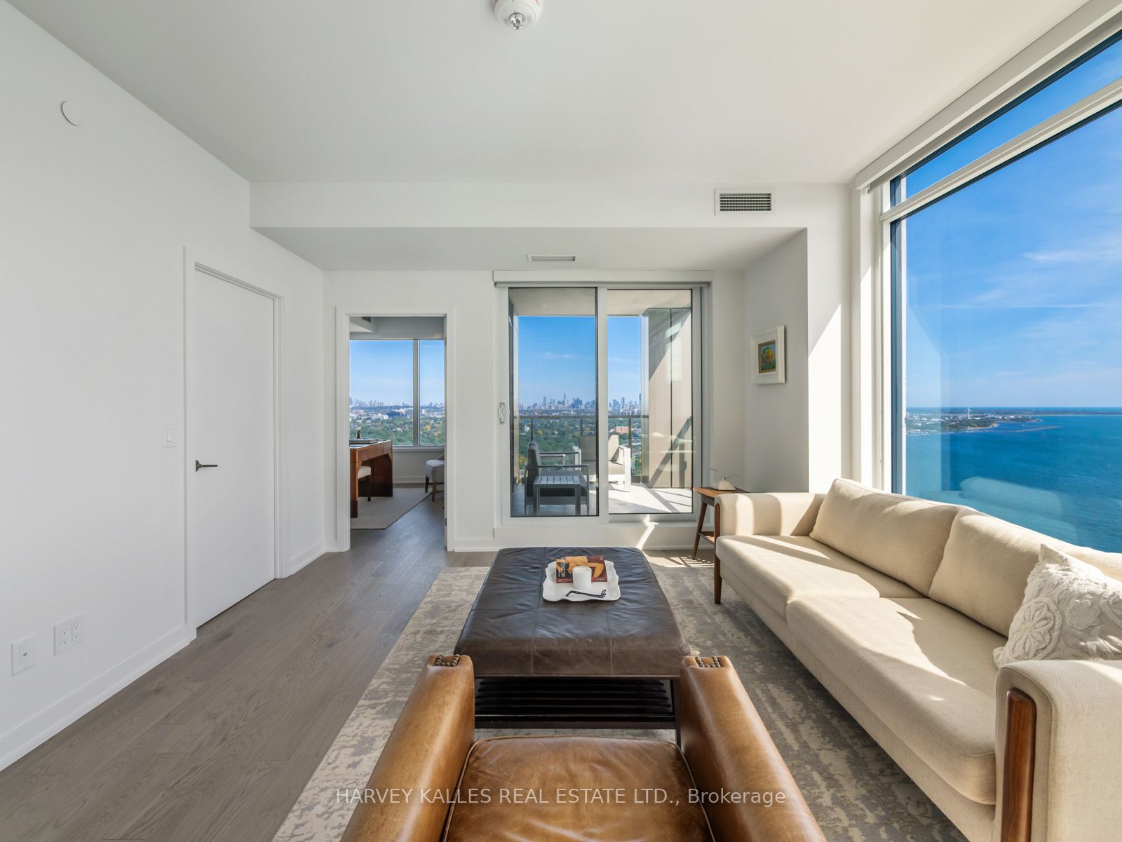 1926 Lake Shore Blvd W Property Photo 6