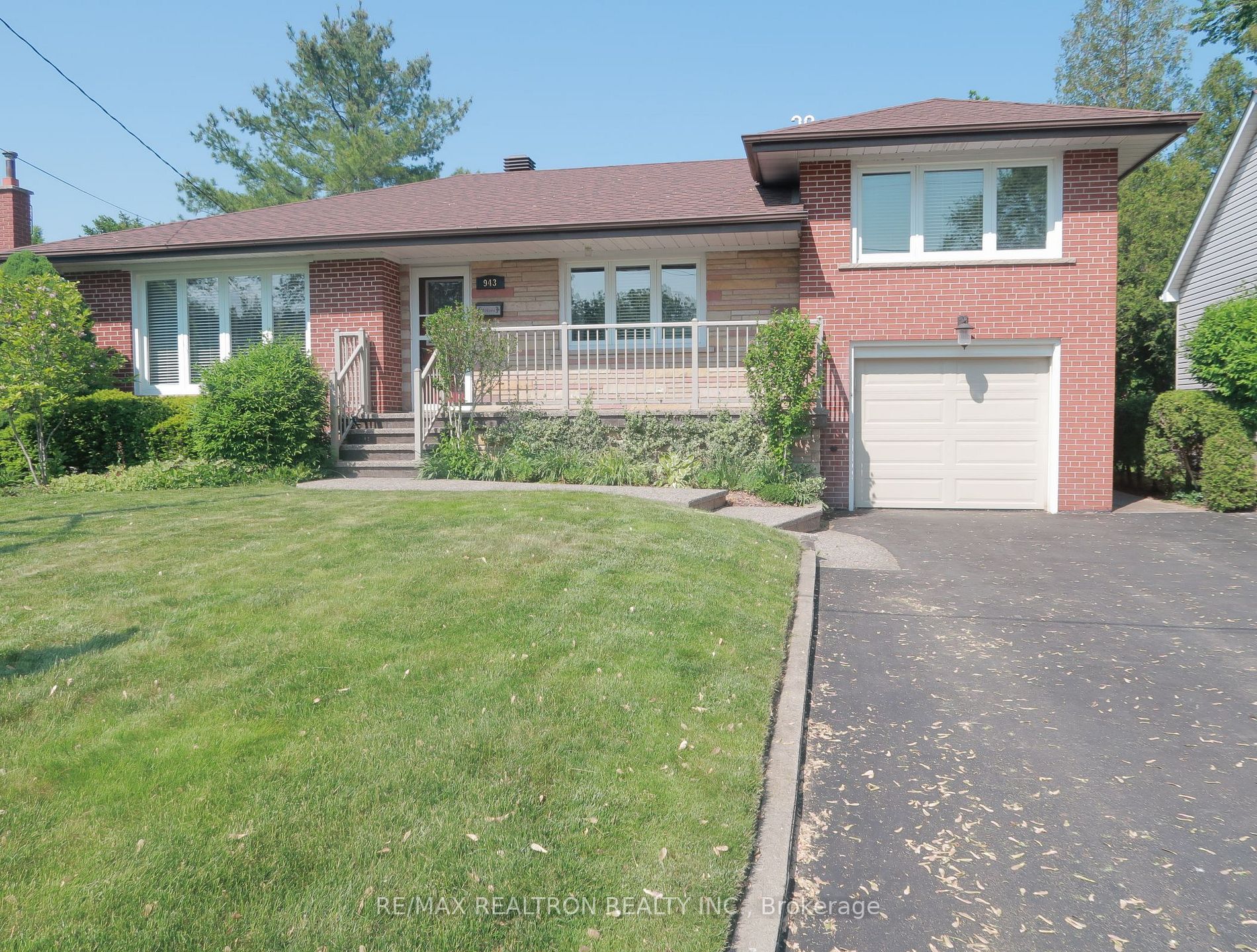 943 Hazel St Property Photo