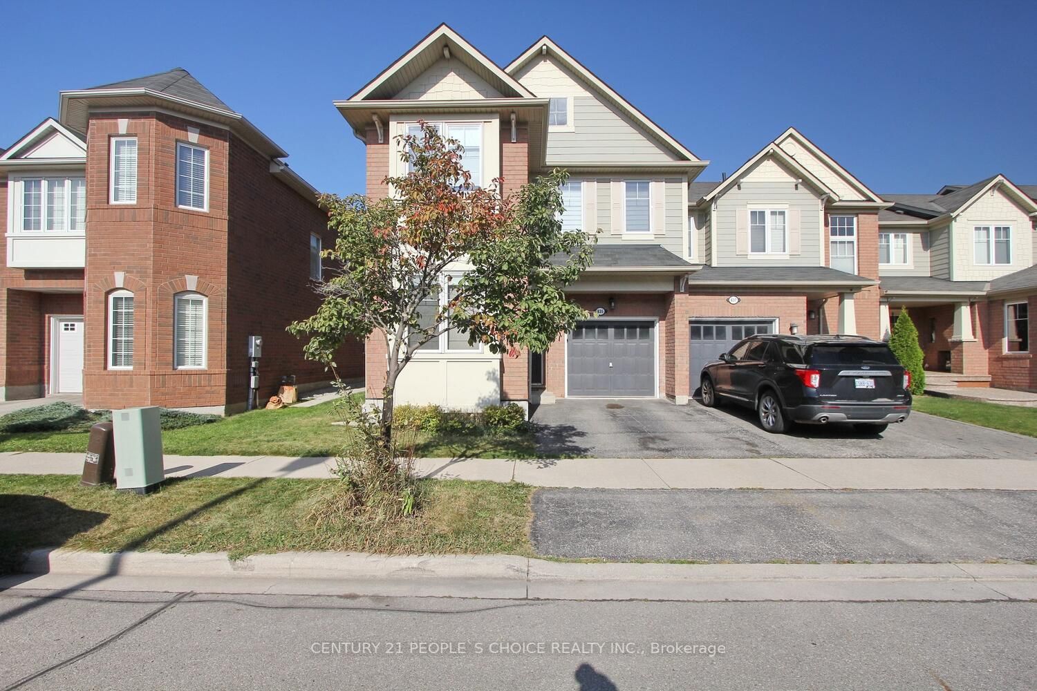 835 Gifford Cres Property Photo 1
