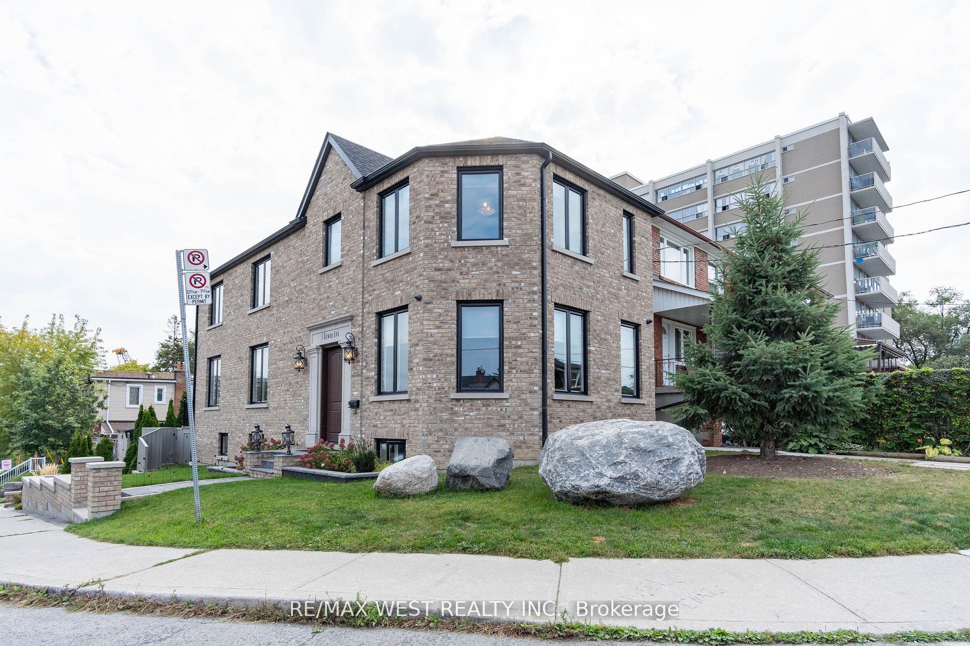 1 Rowan Ave Property Photo