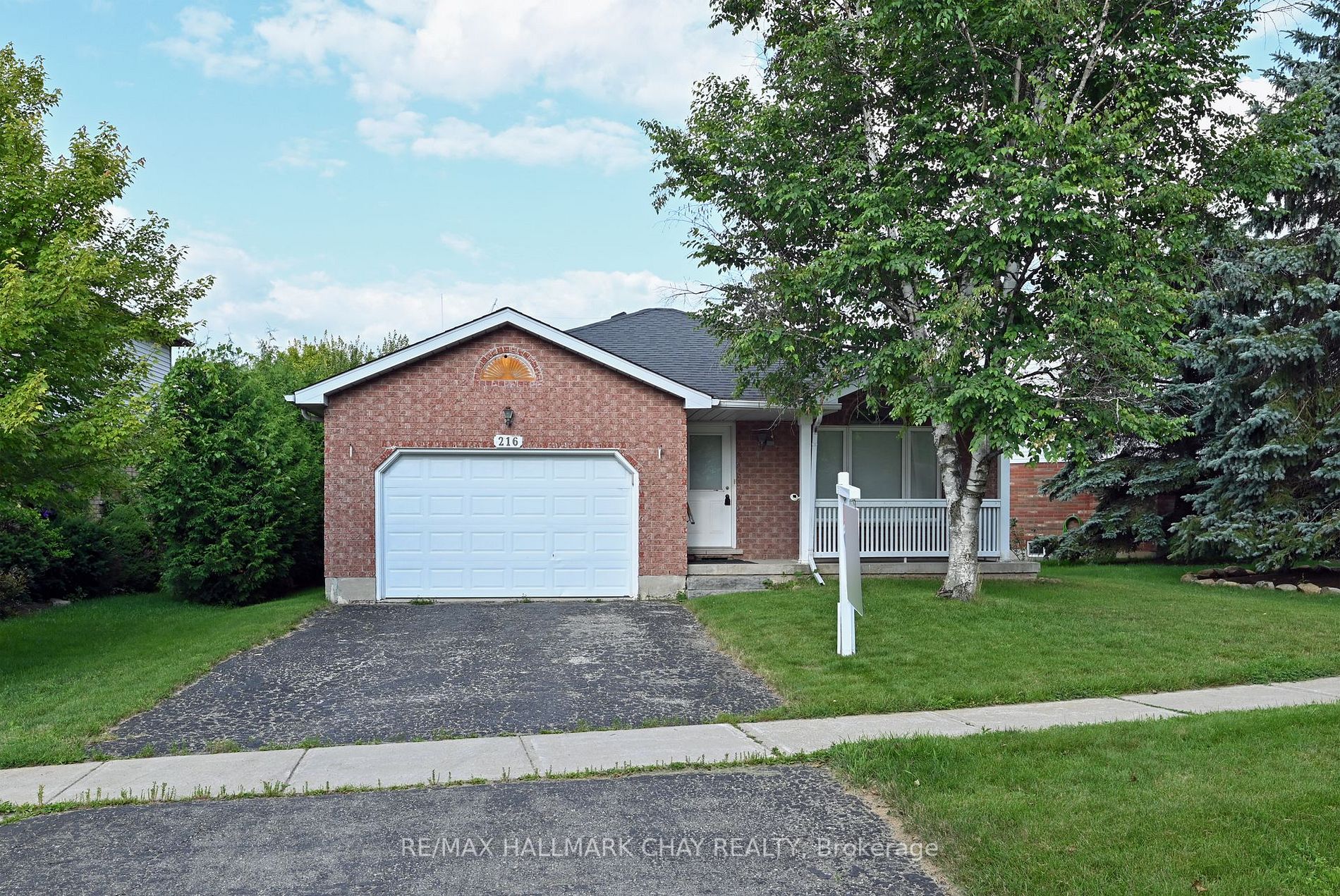 216 Walsh Cres Property Photo 1