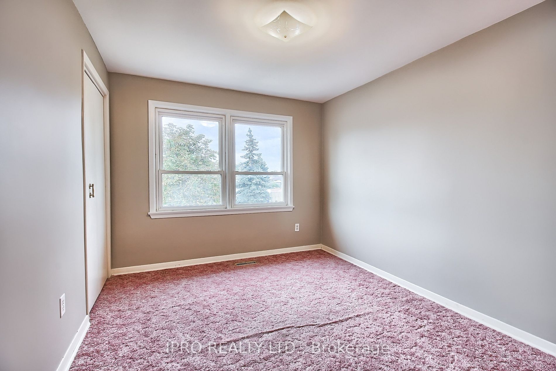 39 Caldwell Cres Property Photo 22