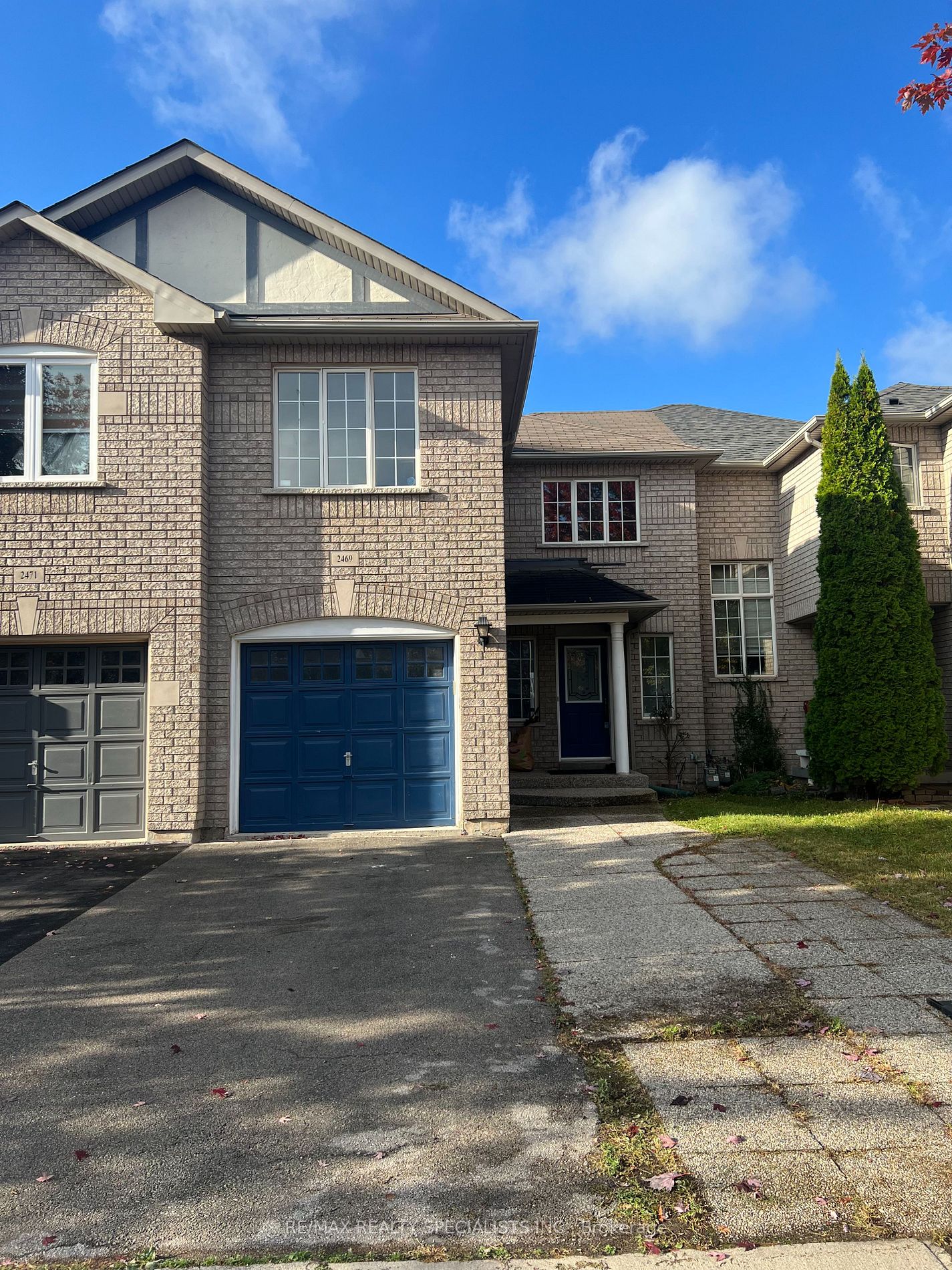 2469 Newcastle Cres Property Photo 2