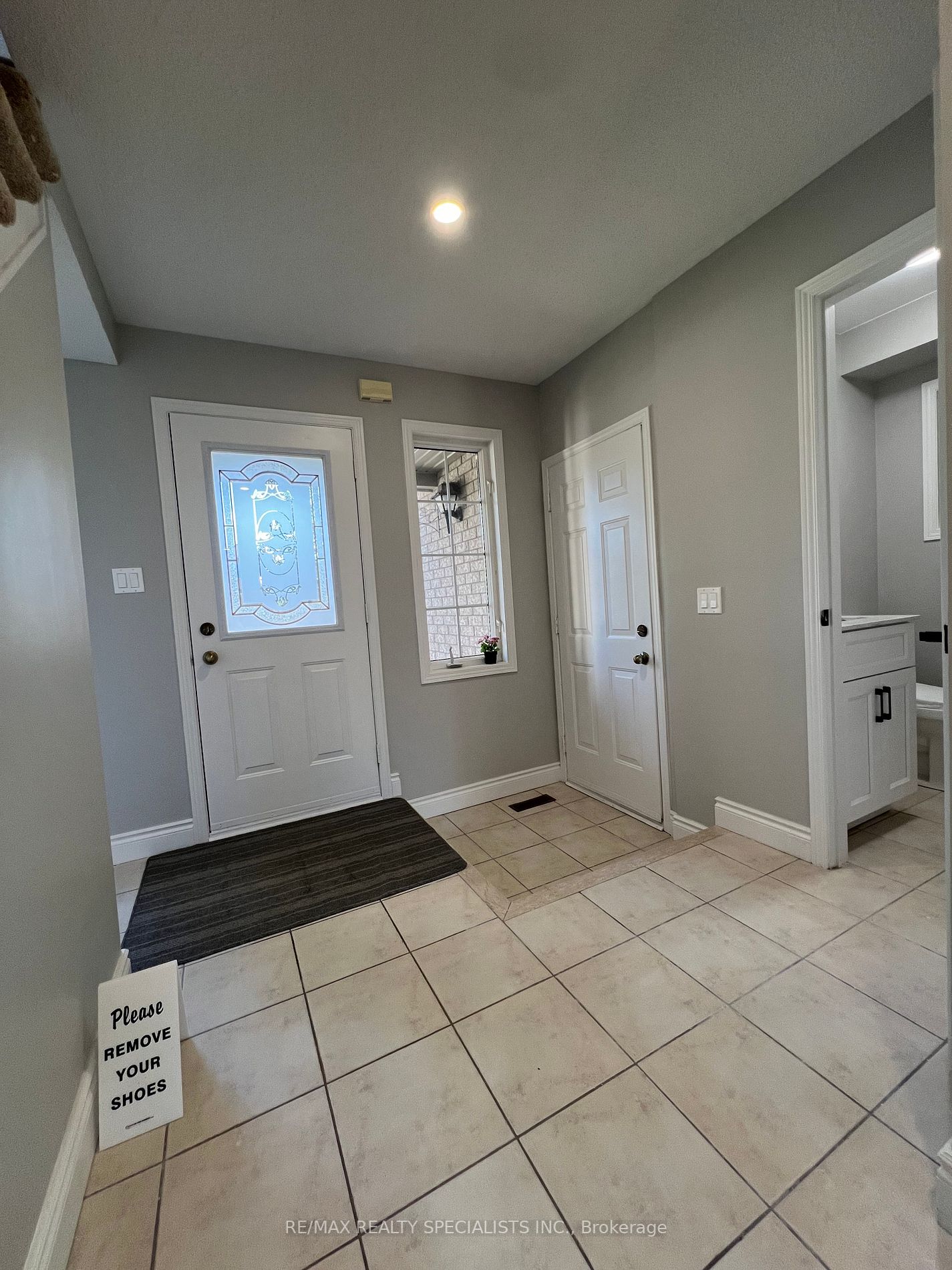 2469 Newcastle Cres Property Photo 5