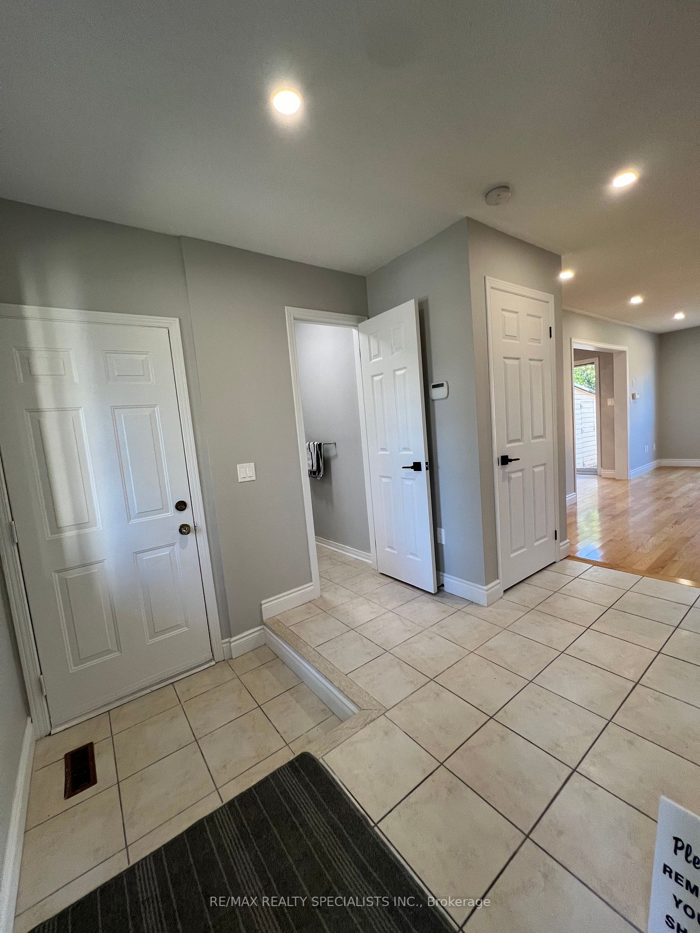 2469 Newcastle Cres Property Photo 6