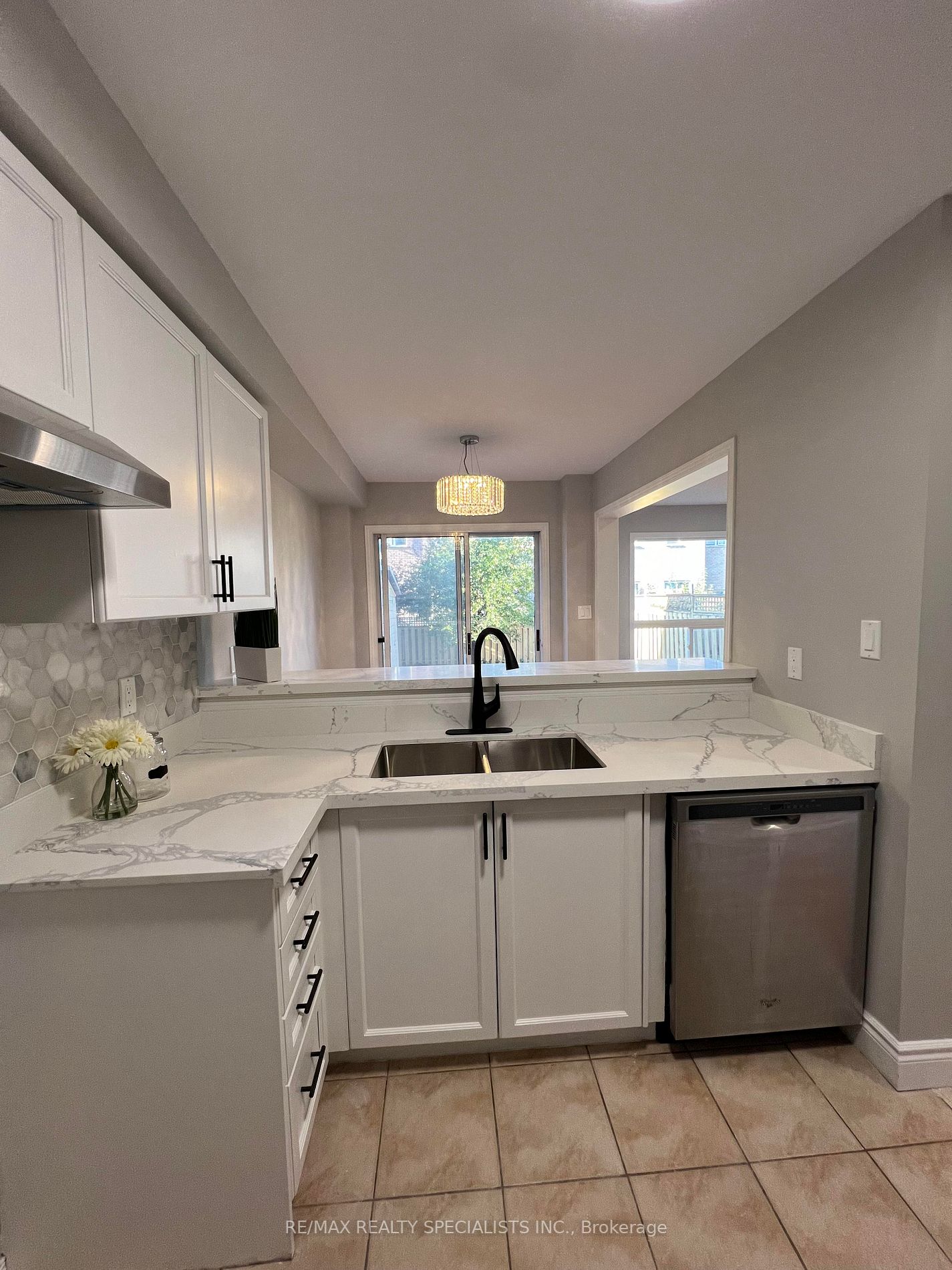 2469 Newcastle Cres Property Photo 16