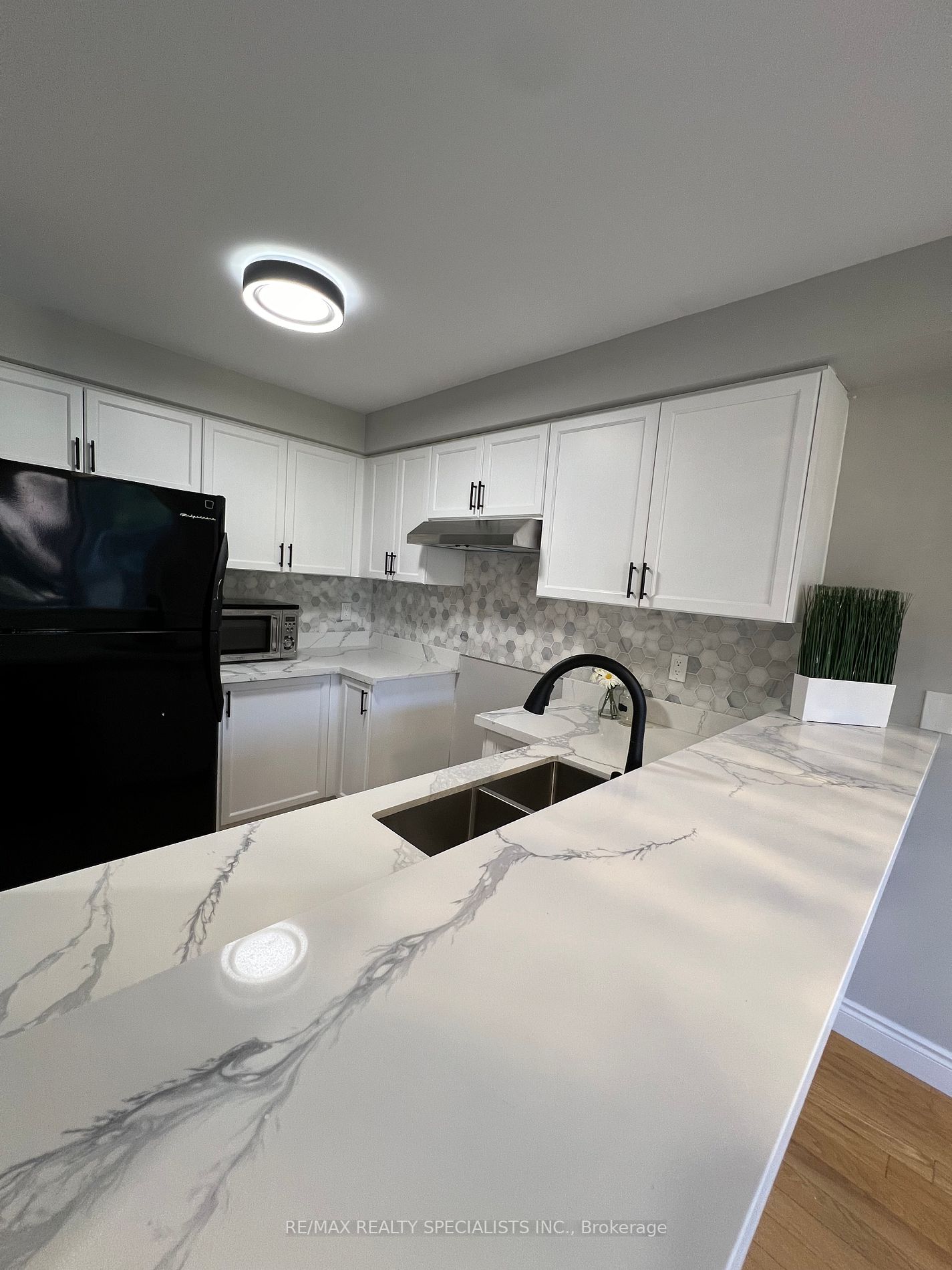 2469 Newcastle Cres Property Photo 17