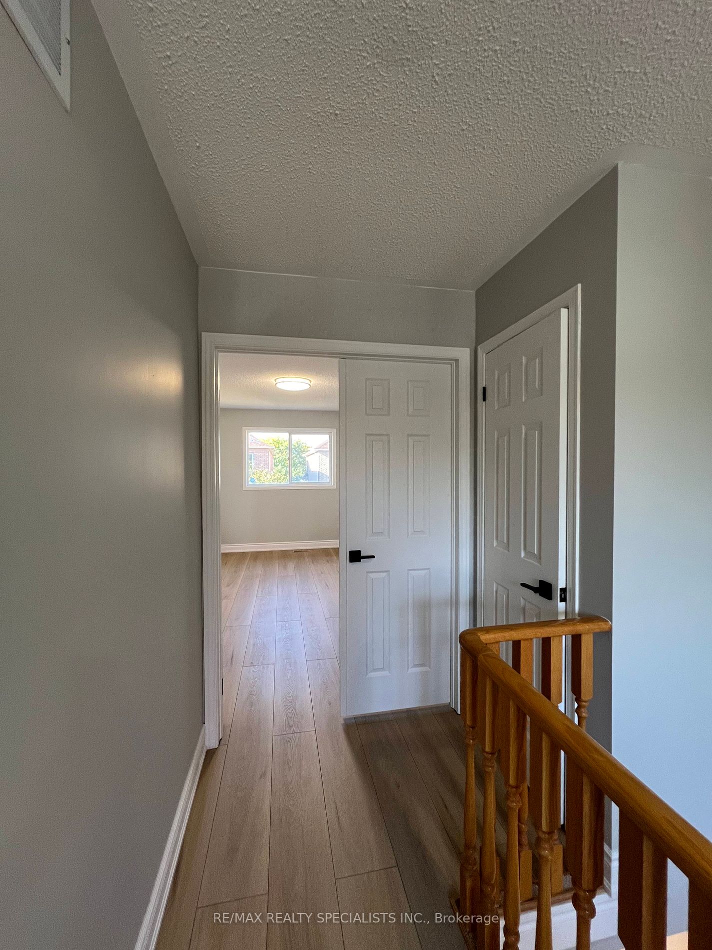 2469 Newcastle Cres Property Photo 24