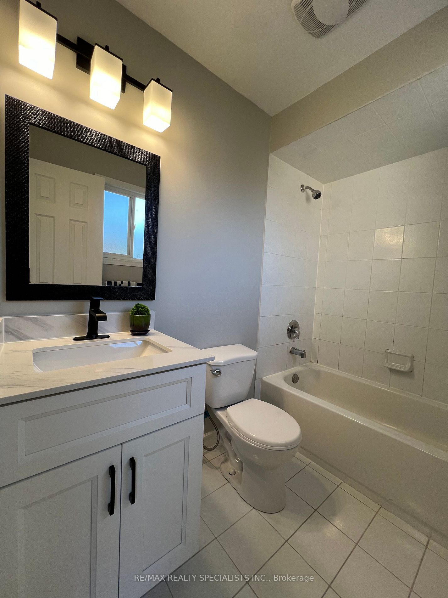 2469 Newcastle Cres Property Photo 27