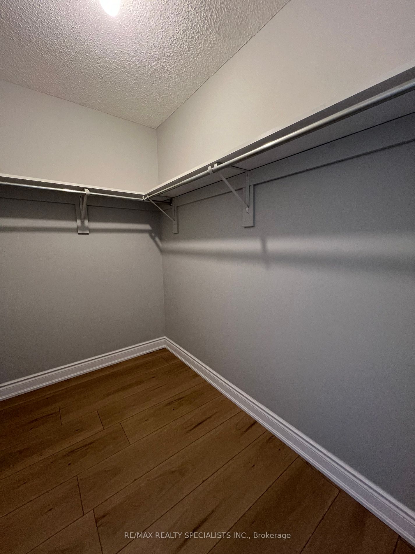 2469 Newcastle Cres Property Photo 28