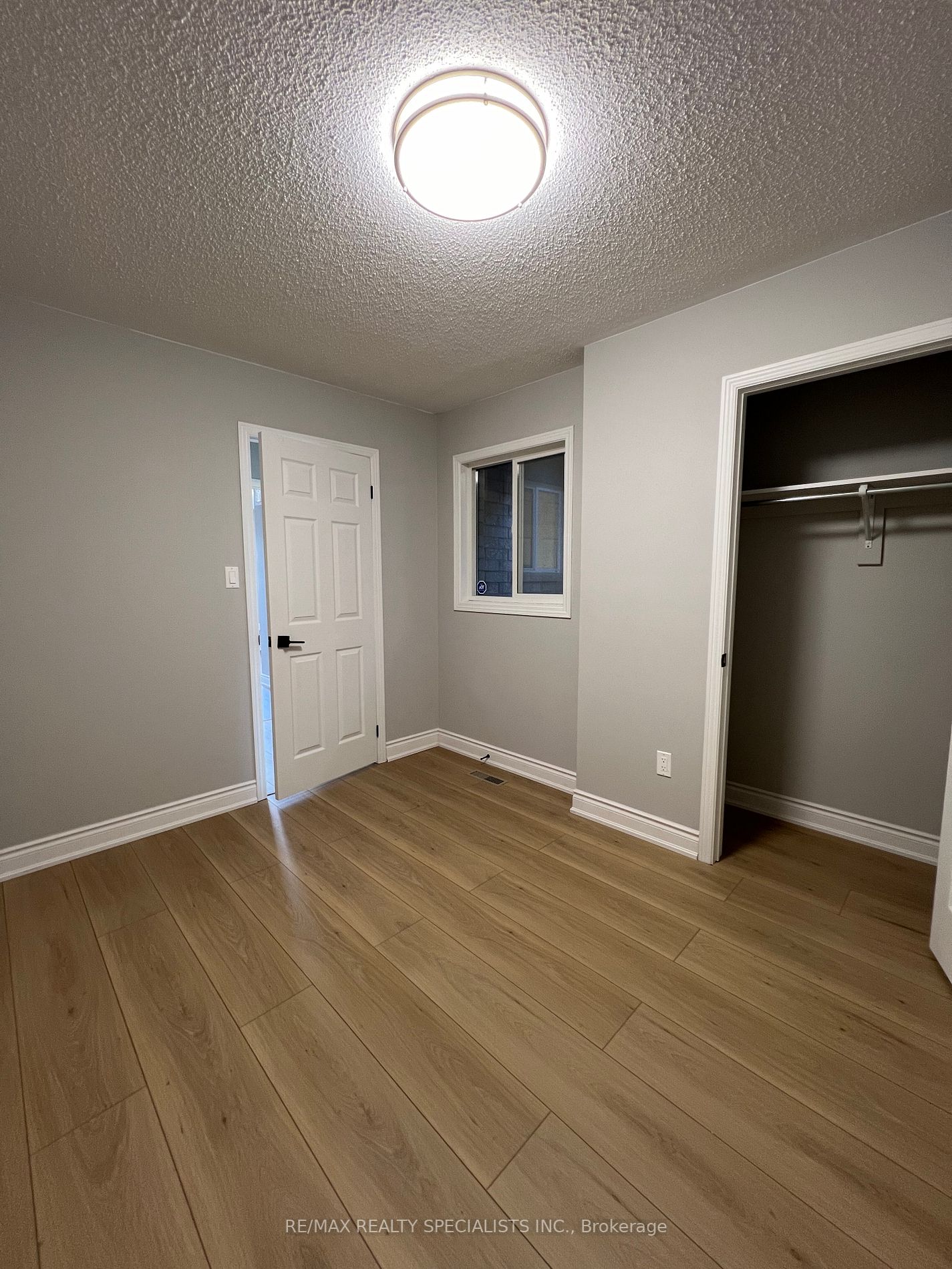 2469 Newcastle Cres Property Photo 31