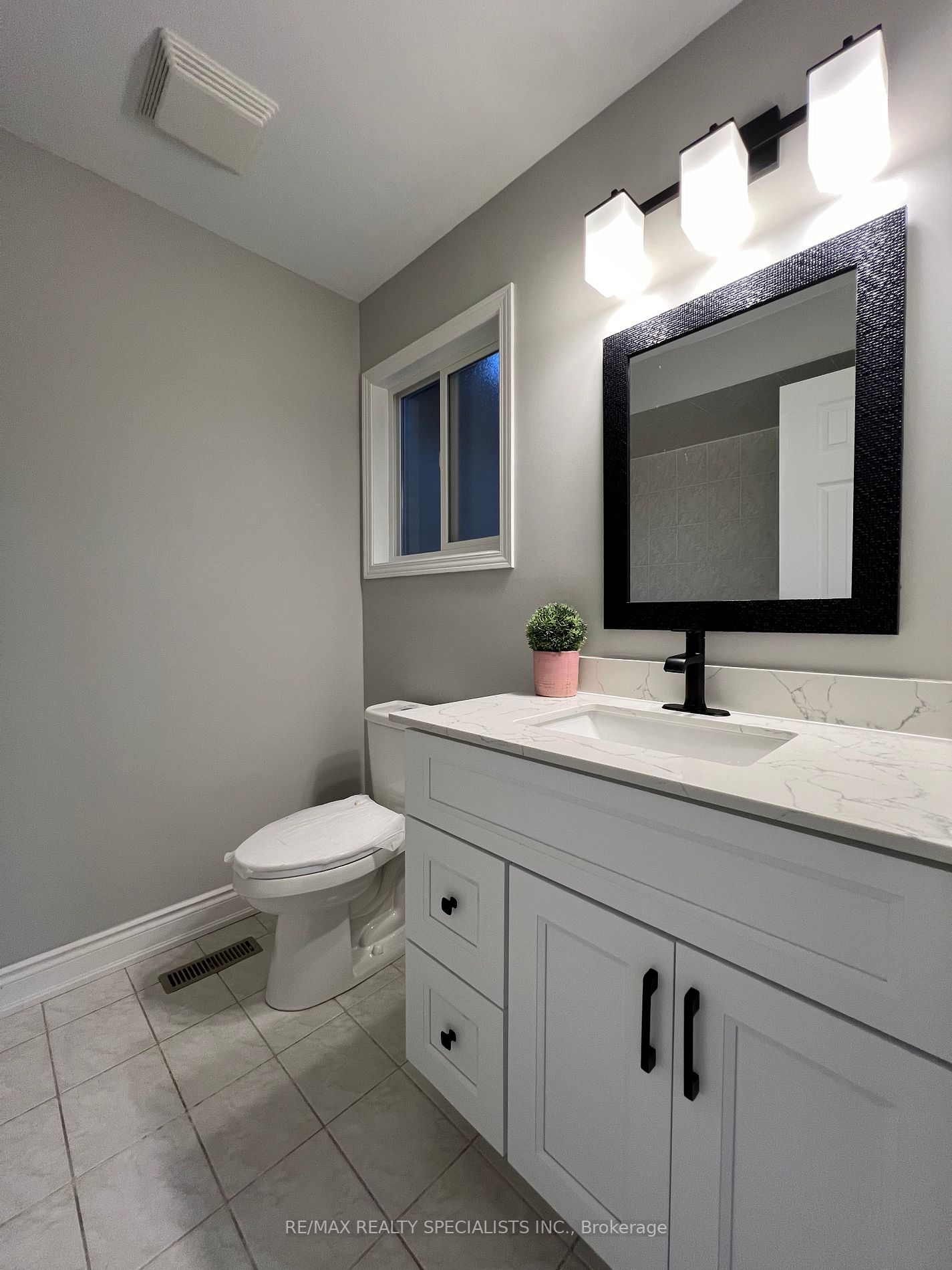 2469 Newcastle Cres Property Photo 32
