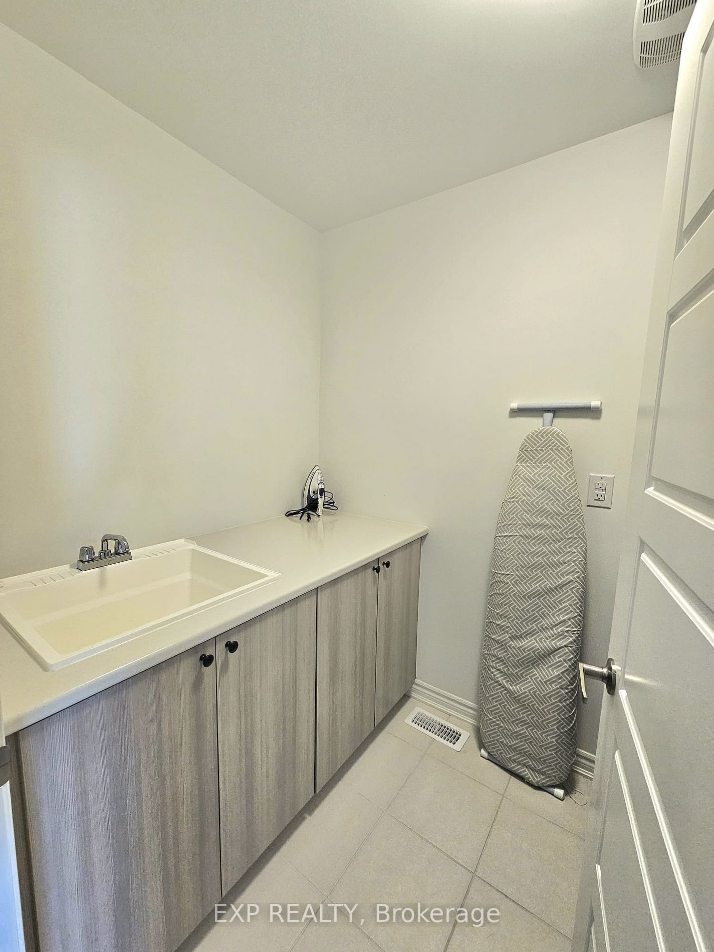 1591 Severn Dr Property Photo 25