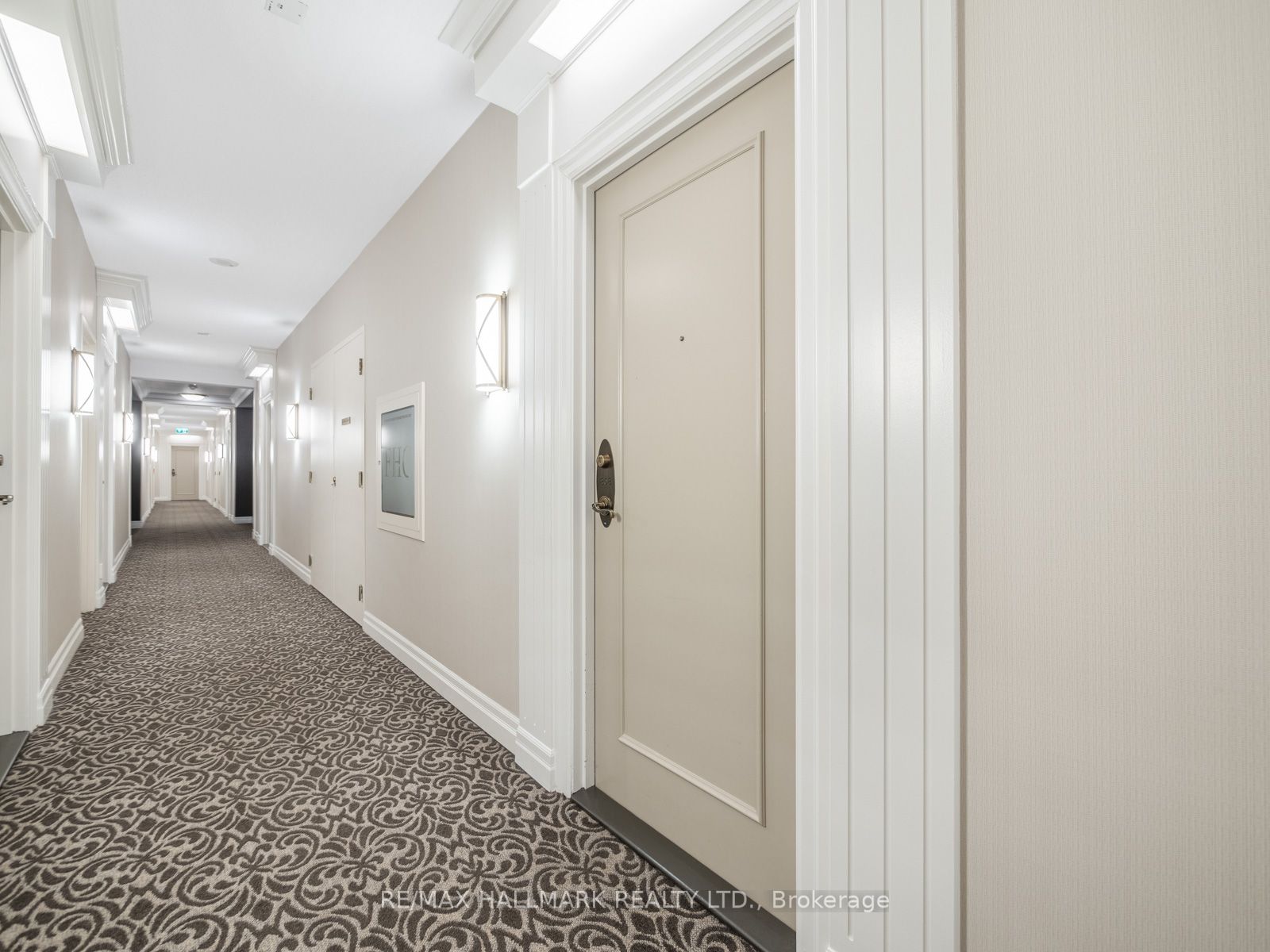 5229 Dundas St W Property Photo 5