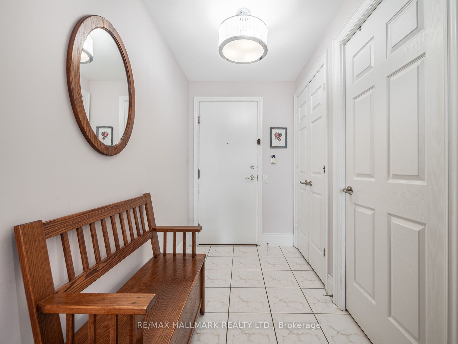 5229 Dundas St W Property Photo 6