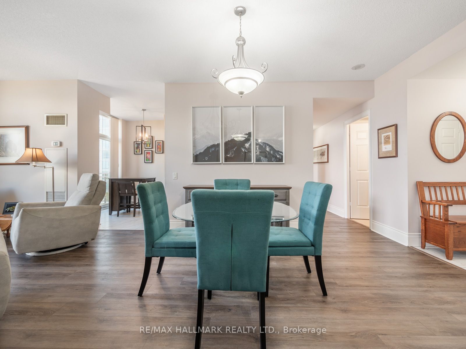 5229 Dundas St W Property Photo 8