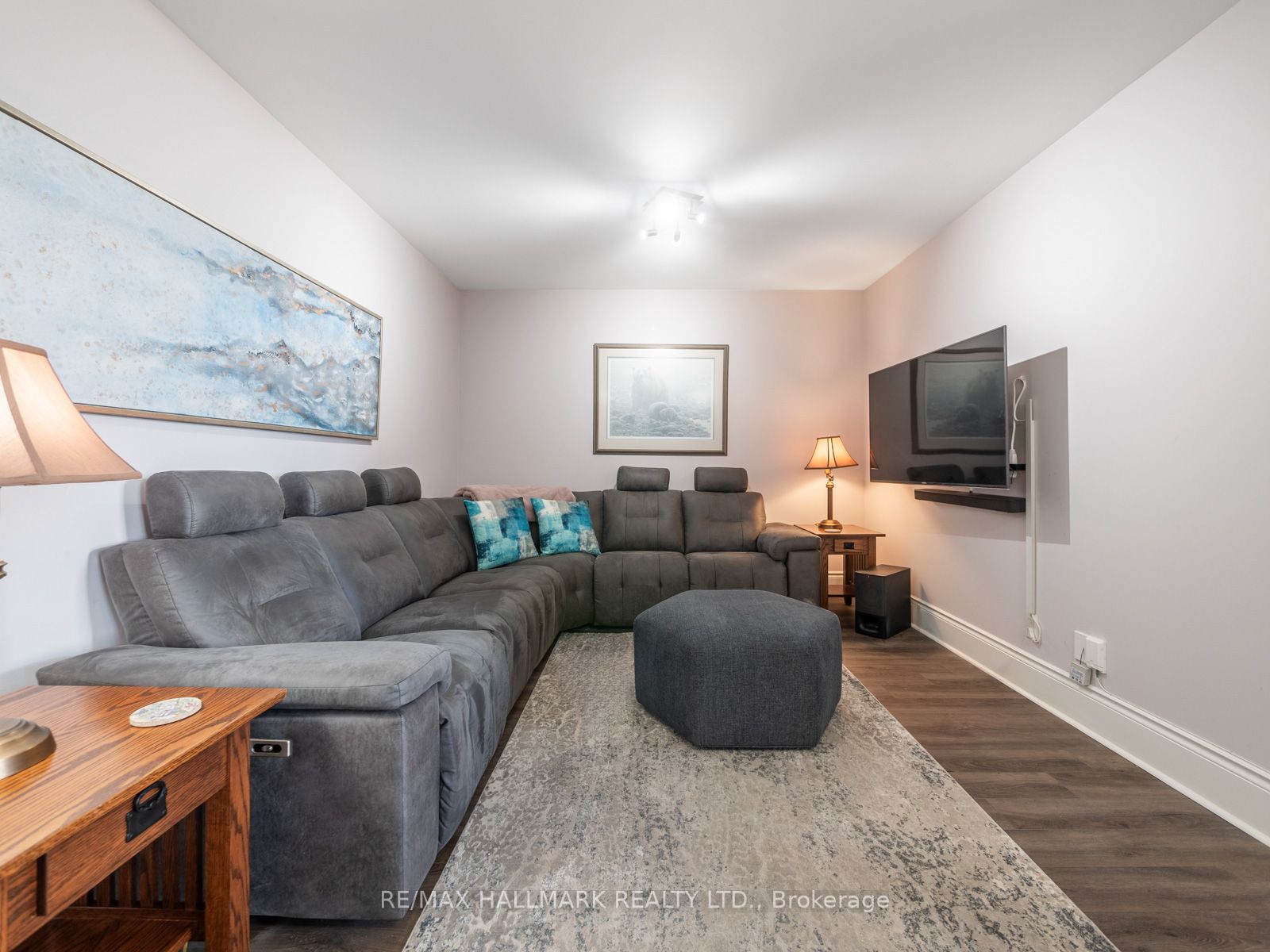5229 Dundas St W Property Photo 10