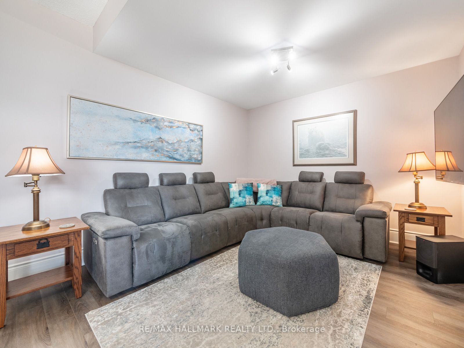 5229 Dundas St W Property Photo 11