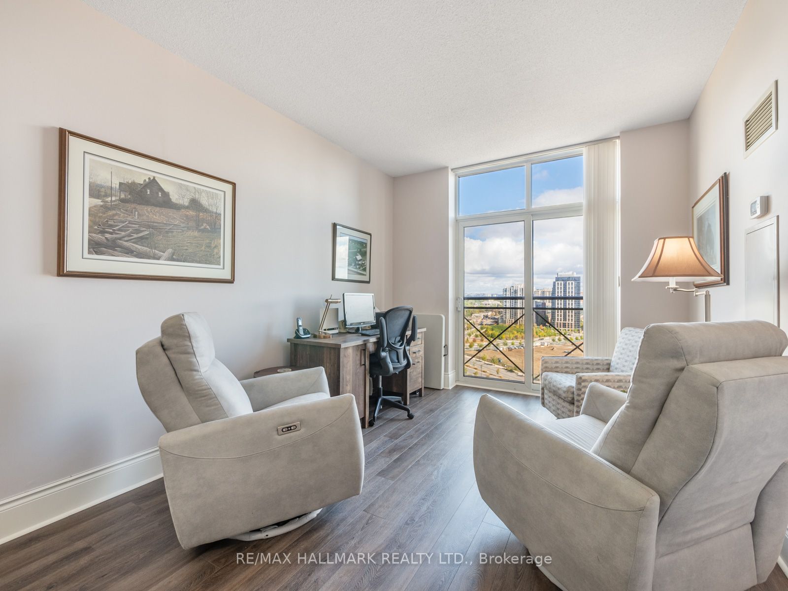 5229 Dundas St W Property Photo 12