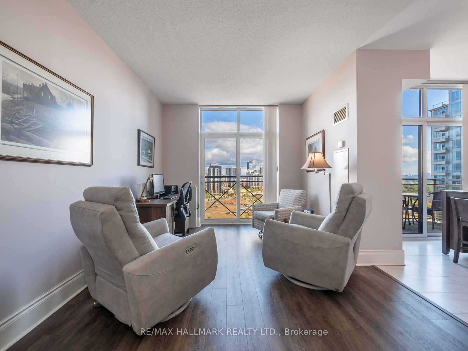 5229 Dundas St W Property Photo 13