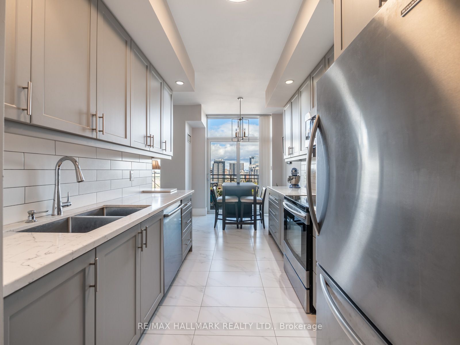 5229 Dundas St W Property Photo 17