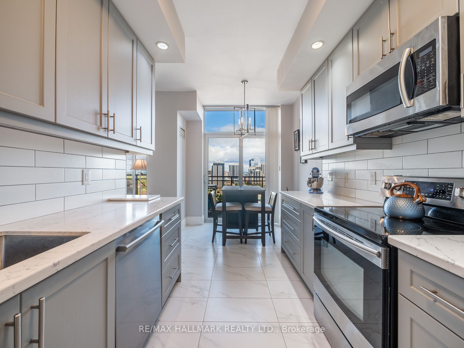 5229 Dundas St W Property Photo 18
