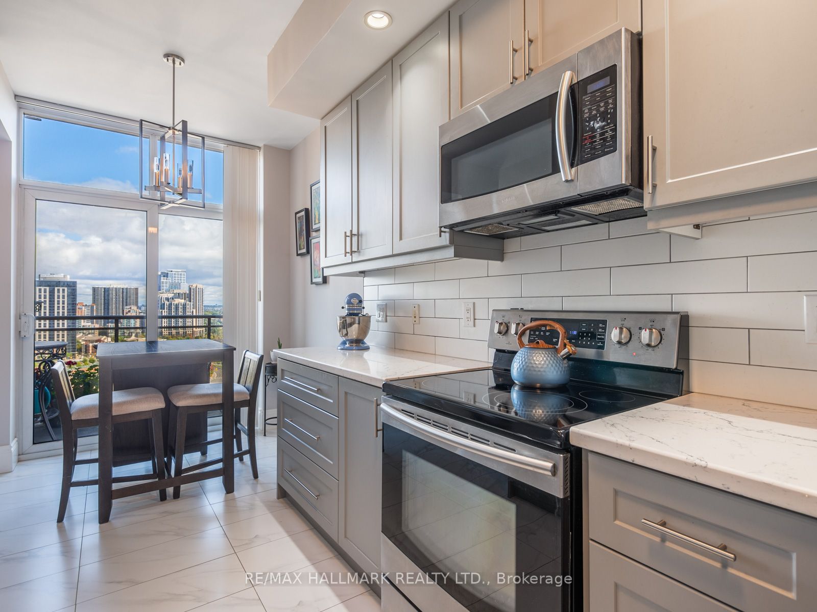 5229 Dundas St W Property Photo 20