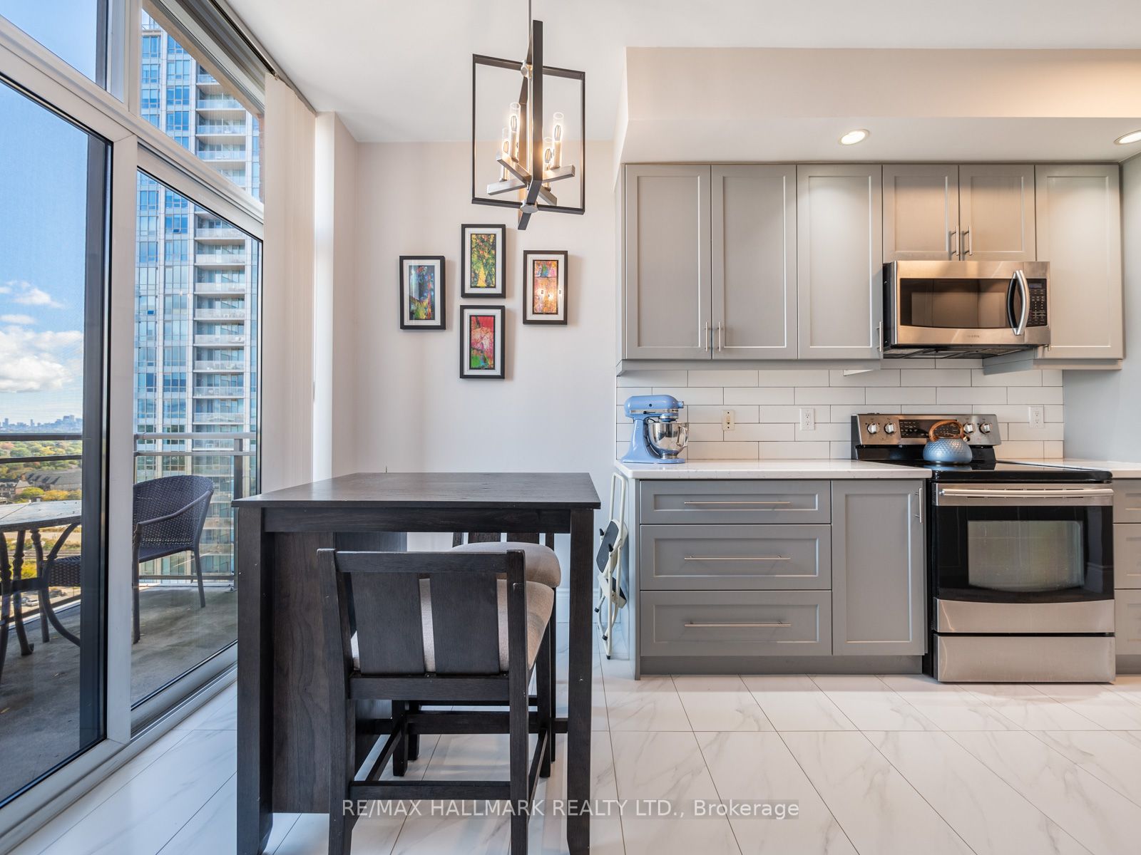 5229 Dundas St W Property Photo 22
