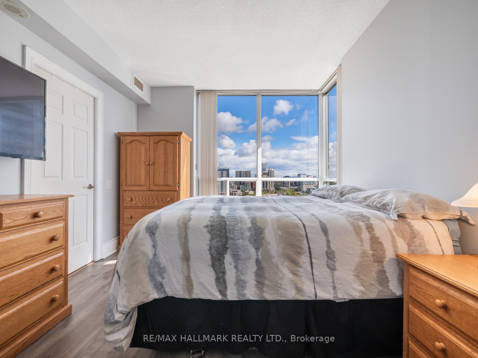 5229 Dundas St W Property Photo 32