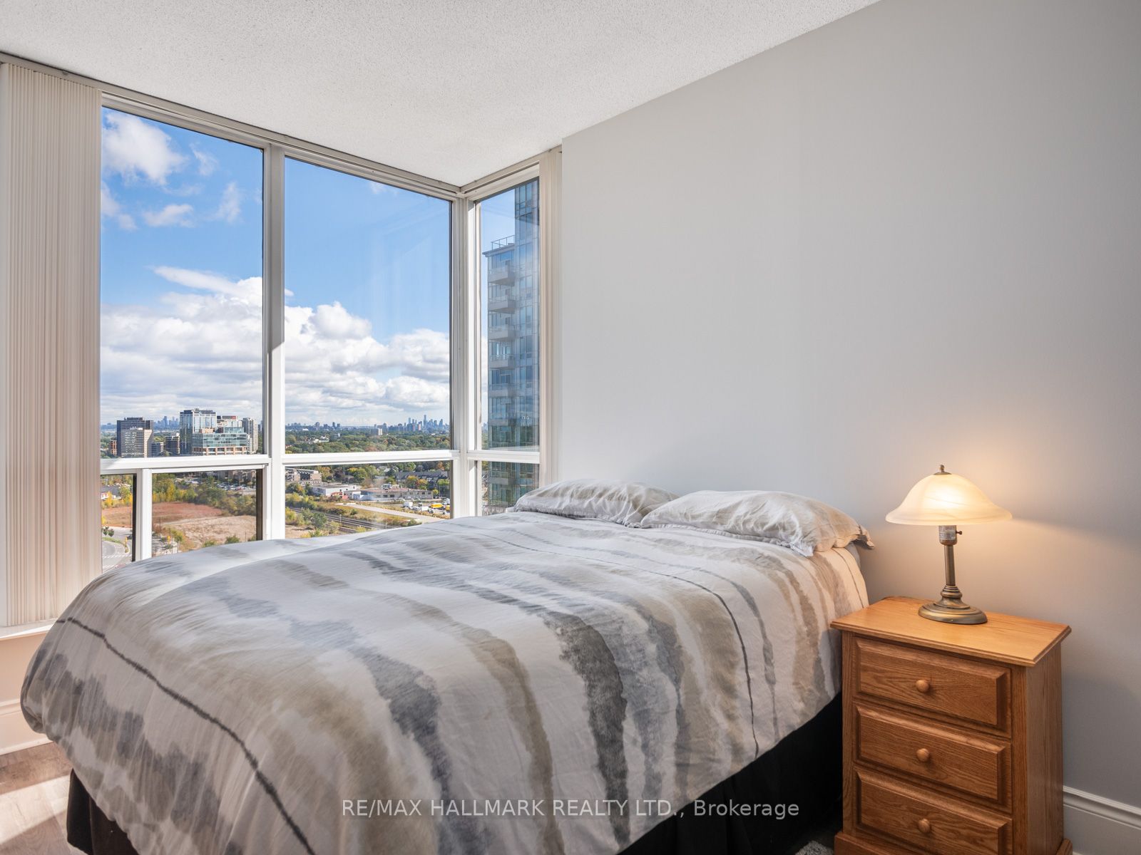 5229 Dundas St W Property Photo 33
