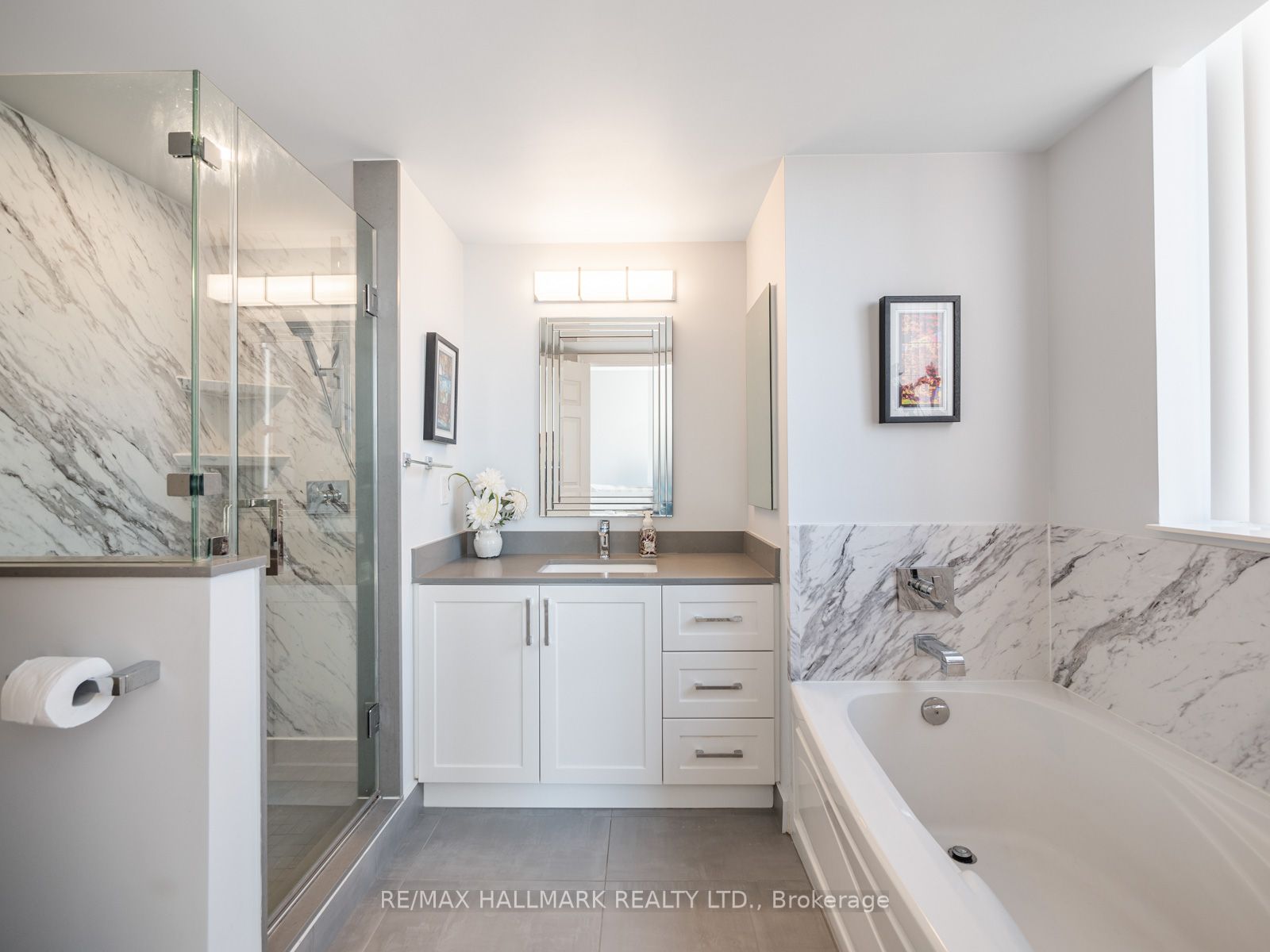 5229 Dundas St W Property Photo 34
