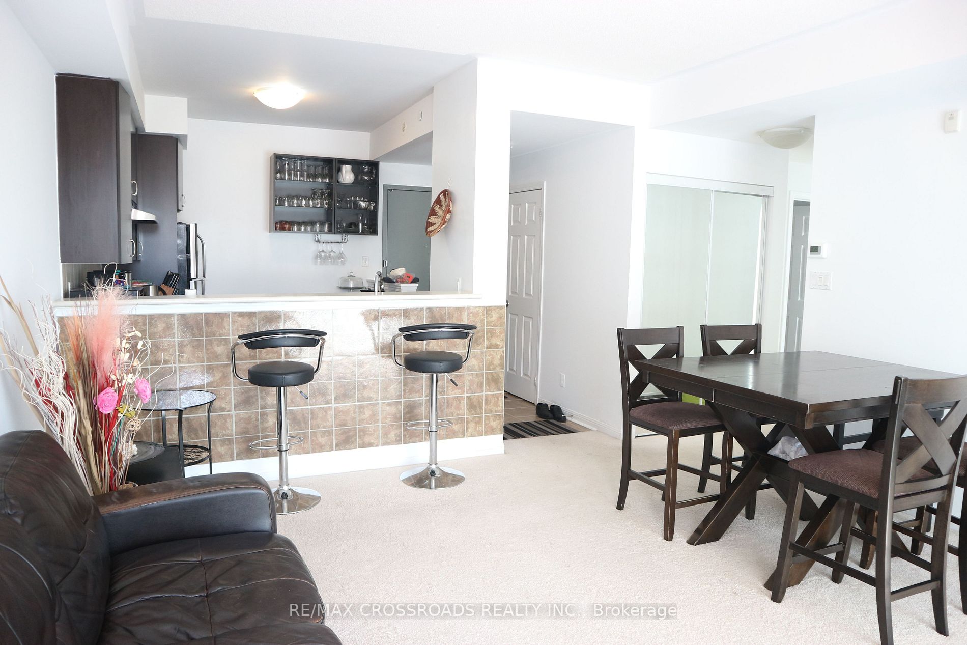 3075 Thomas St Property Photo 1