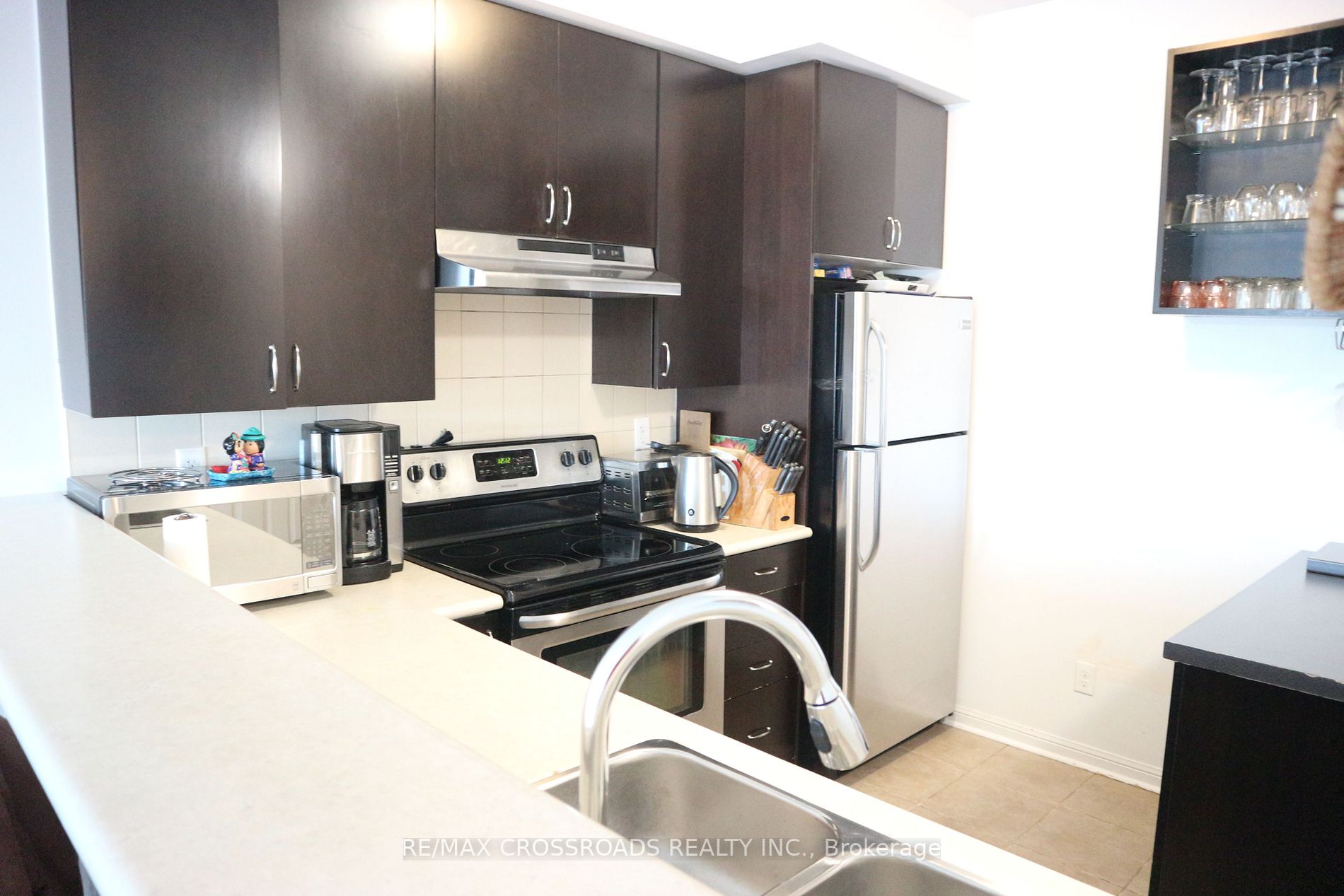 3075 Thomas St Property Photo 3