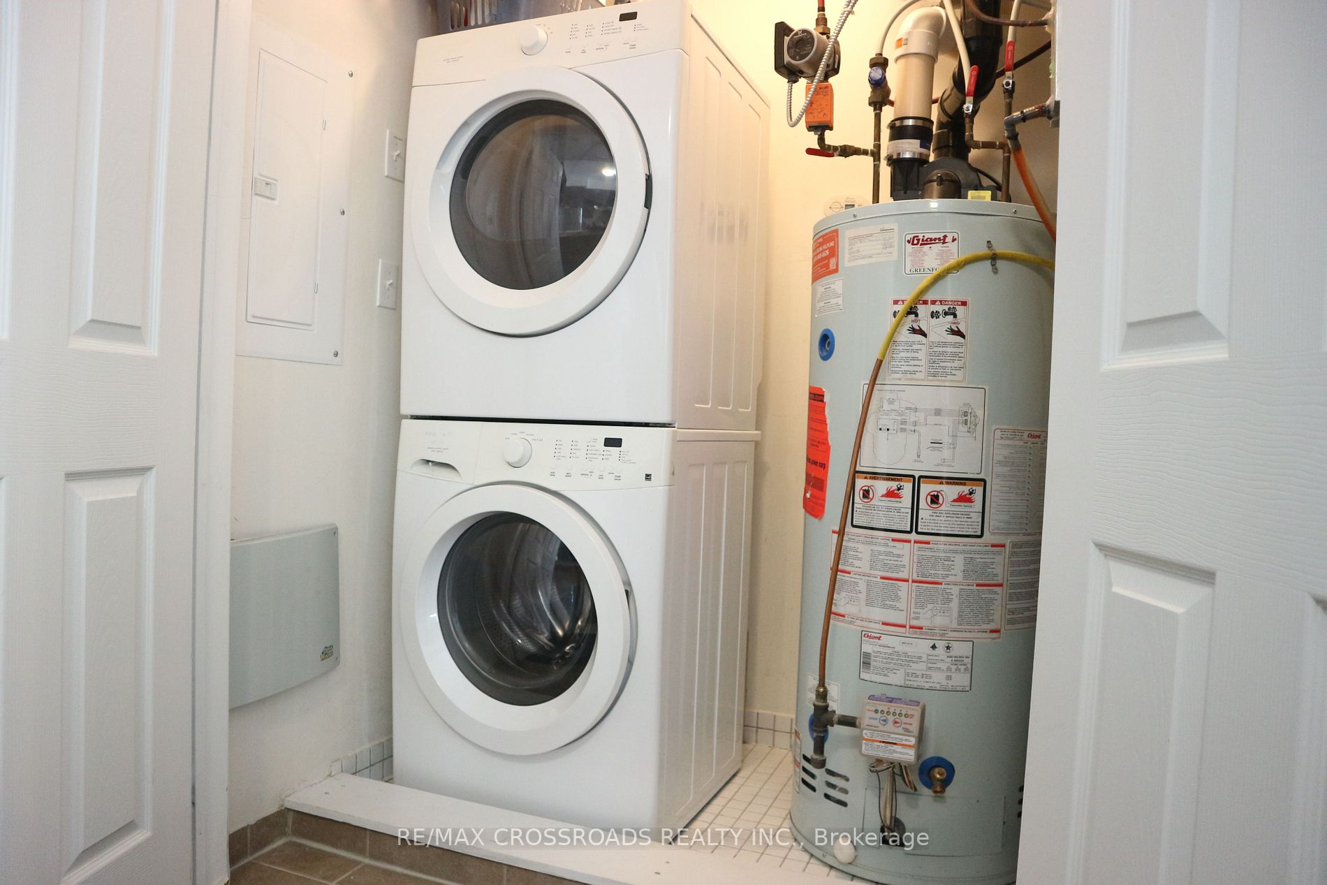 3075 Thomas St Property Photo 10
