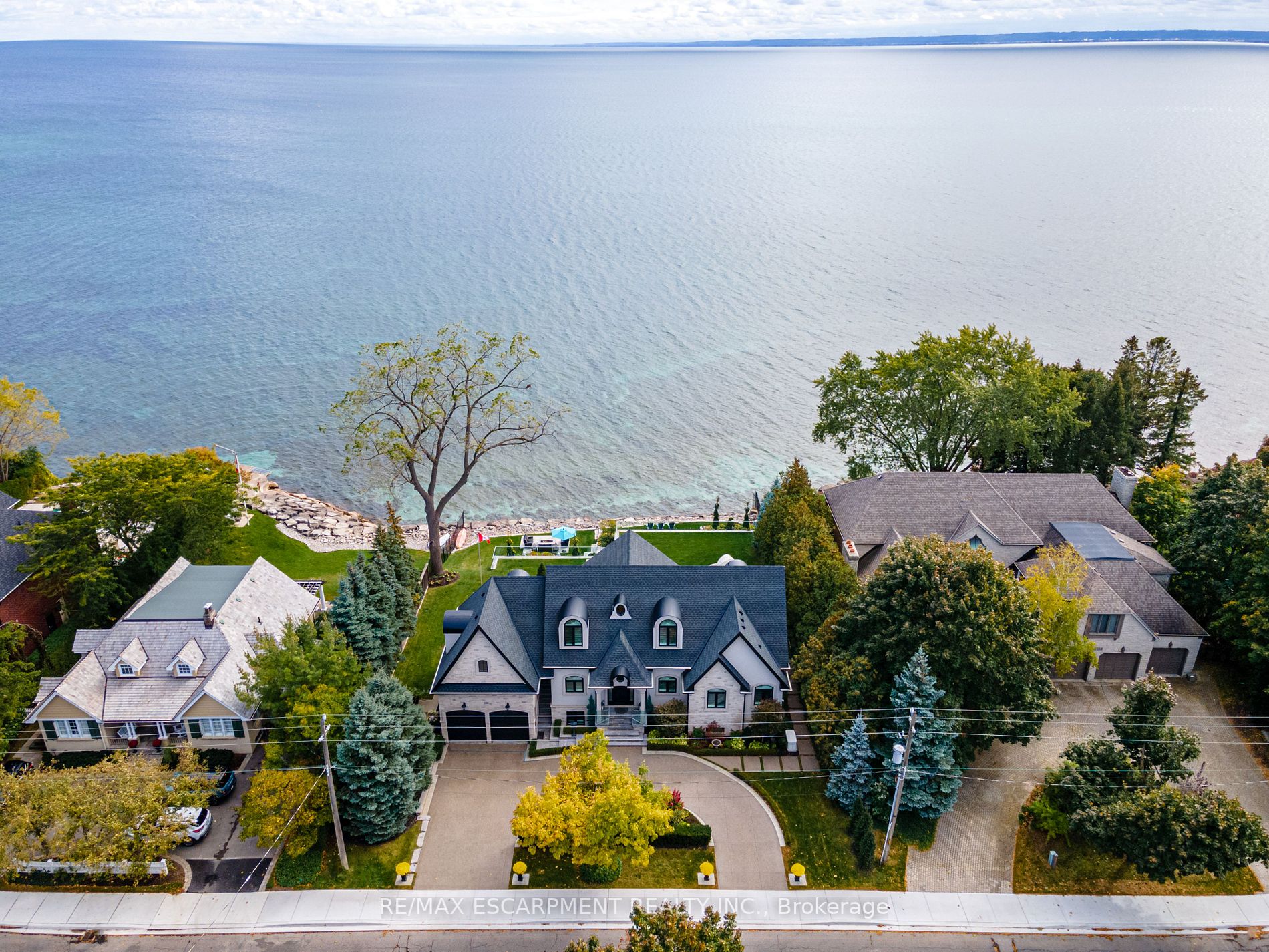 3188 Lake Shore Rd Property Photo