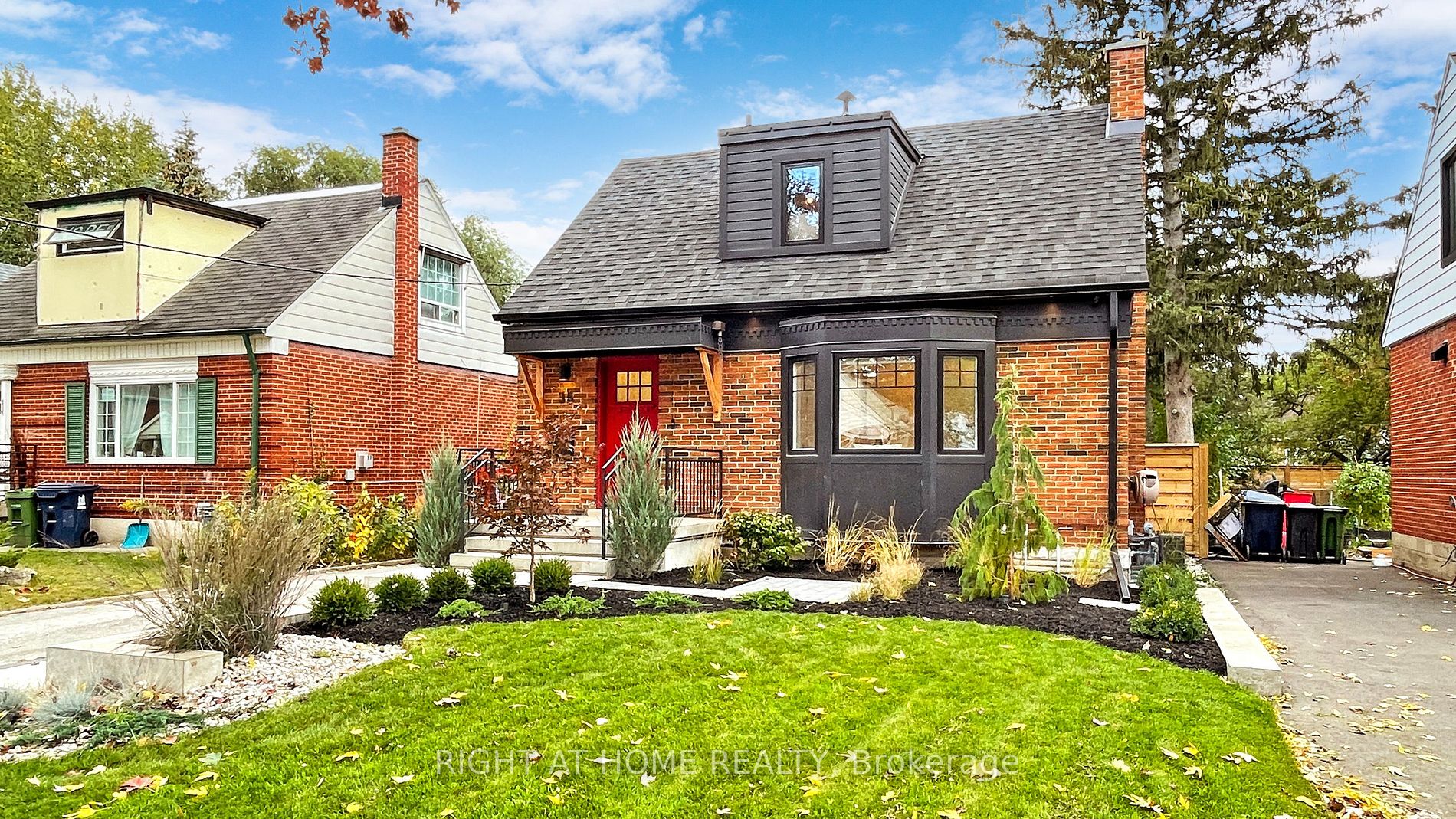 35 Lippincott St W Property Photo 1