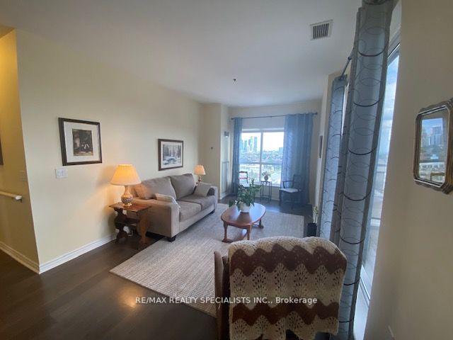 810 Scollard Ct Property Photo 13