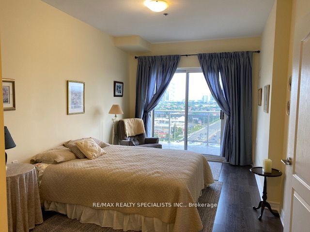 810 Scollard Ct Property Photo 21