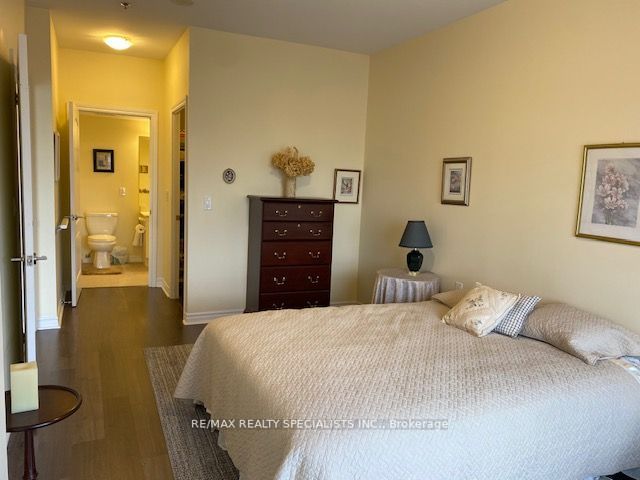 810 Scollard Ct Property Photo 22
