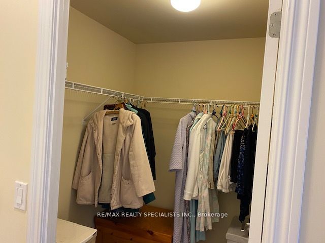 810 Scollard Ct Property Photo 23