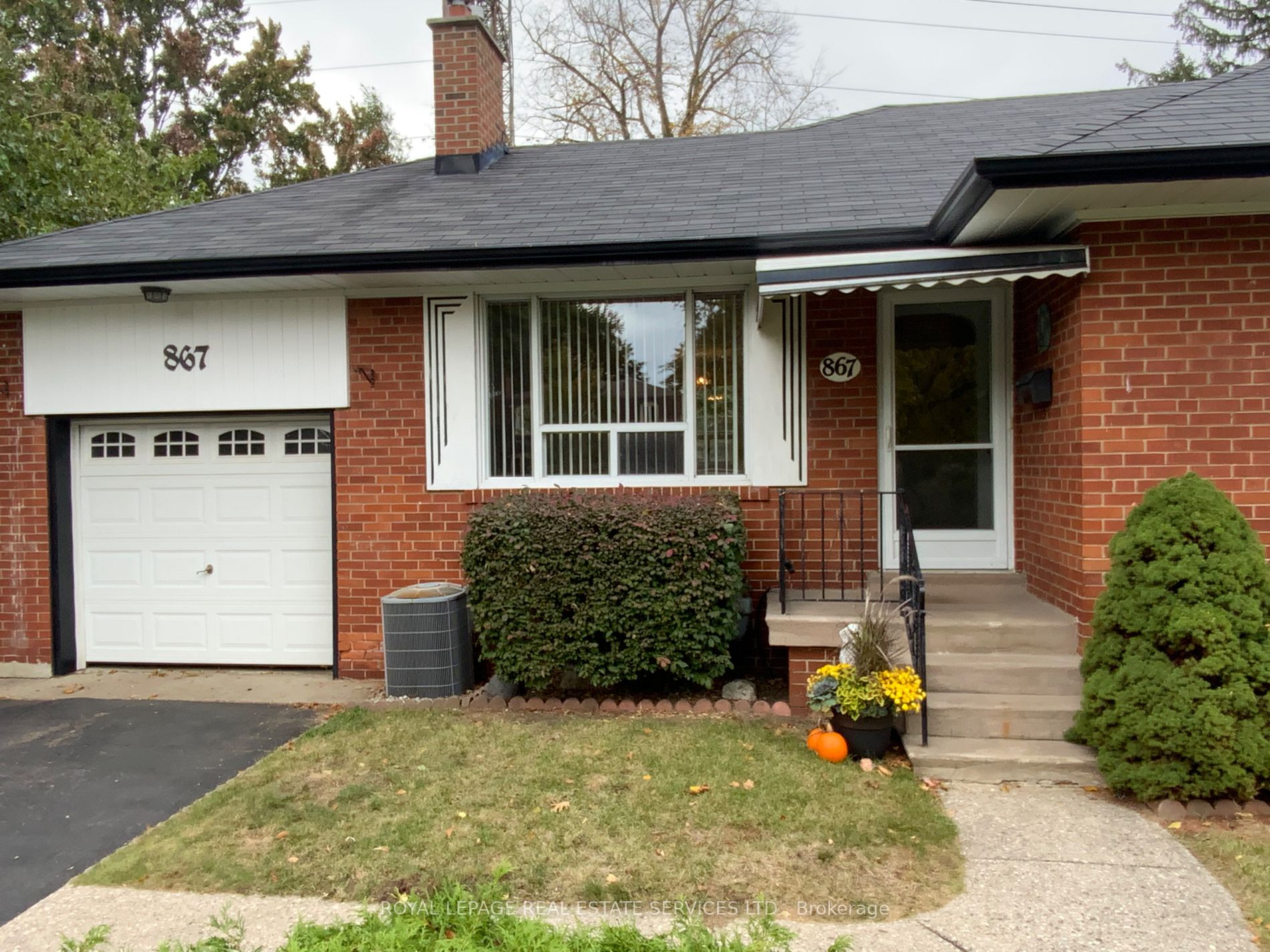 867 Whitney Dr Property Photo 4